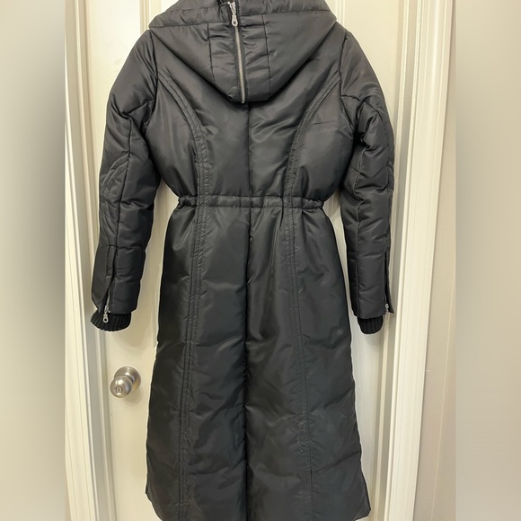 ❄️ CLEAR OUT SALE! DKNY Winter Full Length Coat: Size Medium - Picture 8 of 11